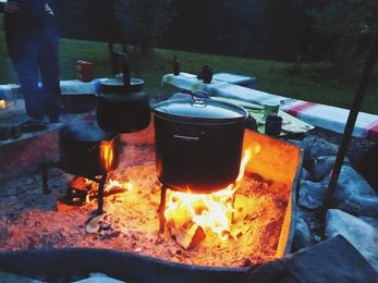 Wildniswissen - Wir kochen gemeinsam über dem Feuer und leben ganz in der Natur ohne Strom