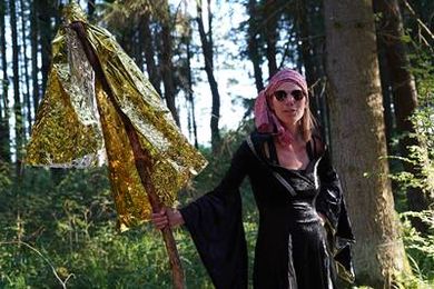 Die Hüterin des Waldes, Sandra, beim Naturretreat 2020 in Süddeutschland. So macht Camping spaß.