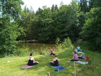 Naturretreat Baden-Württemberg (BaWü): Yoga und Achtsamkeit direkt am Badesee